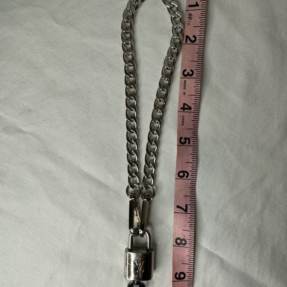 LV Silver Lock and Key 302 with unbranded chain - Picture 5 of 9